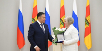 Губернатор Игорь Руденя в преддверии Международного женского дня вручил жительницам Верхневолжья заслуженные награды - Газета Новоторжский вестник